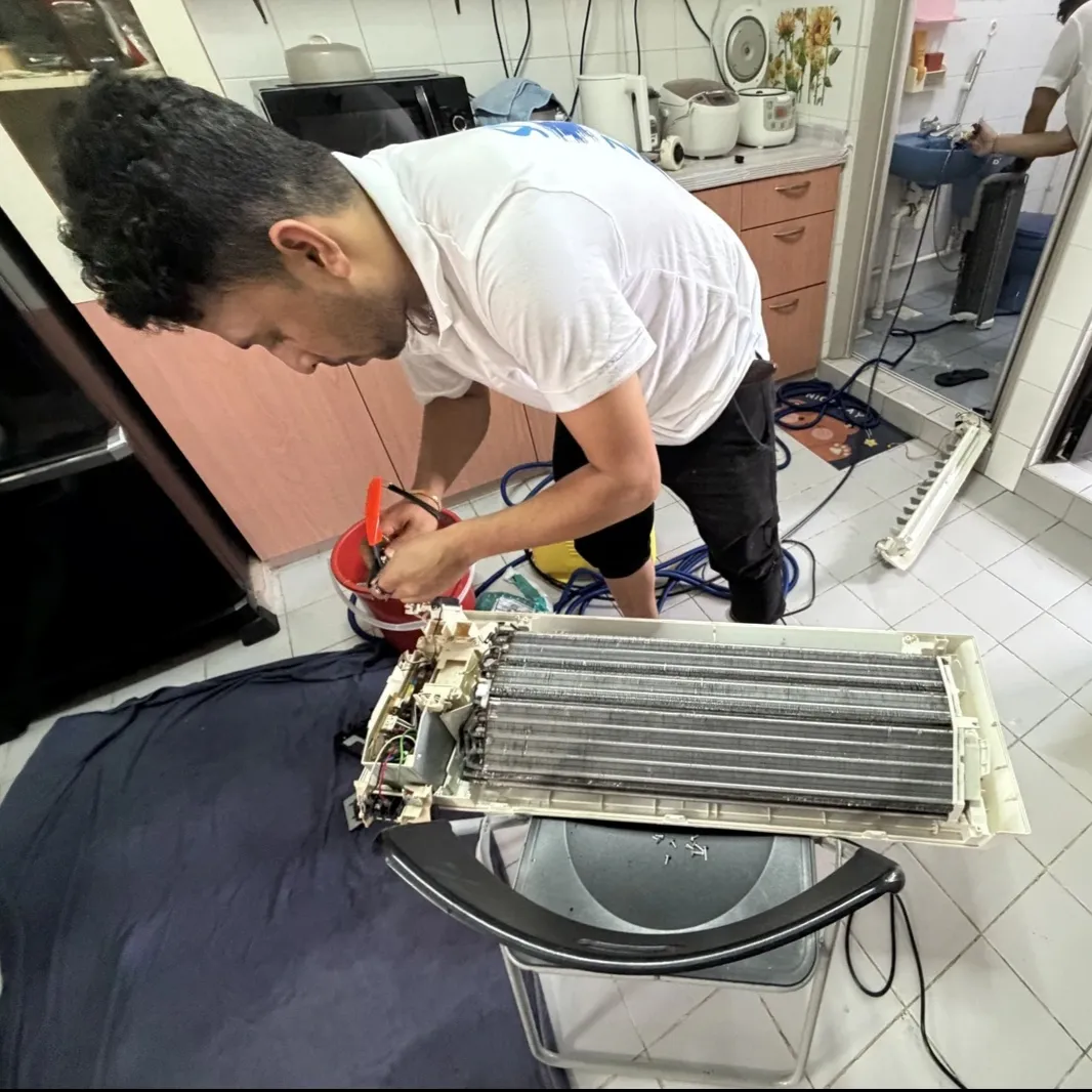 Aircon chemical overhaul service in a Singapore home